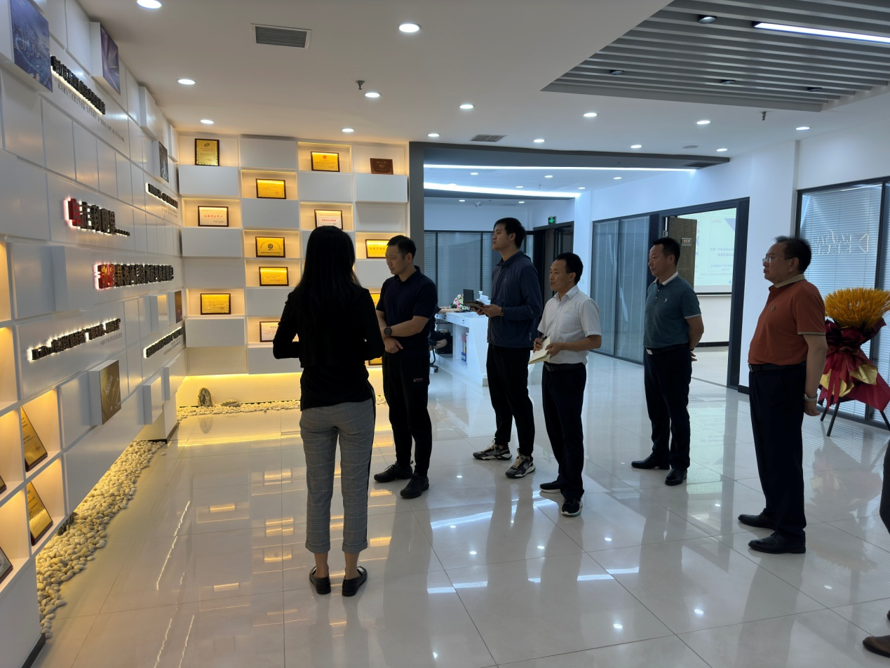 西部機場集團數字化轉型辦公室領導 赴凱星科技展開考察洽談活動